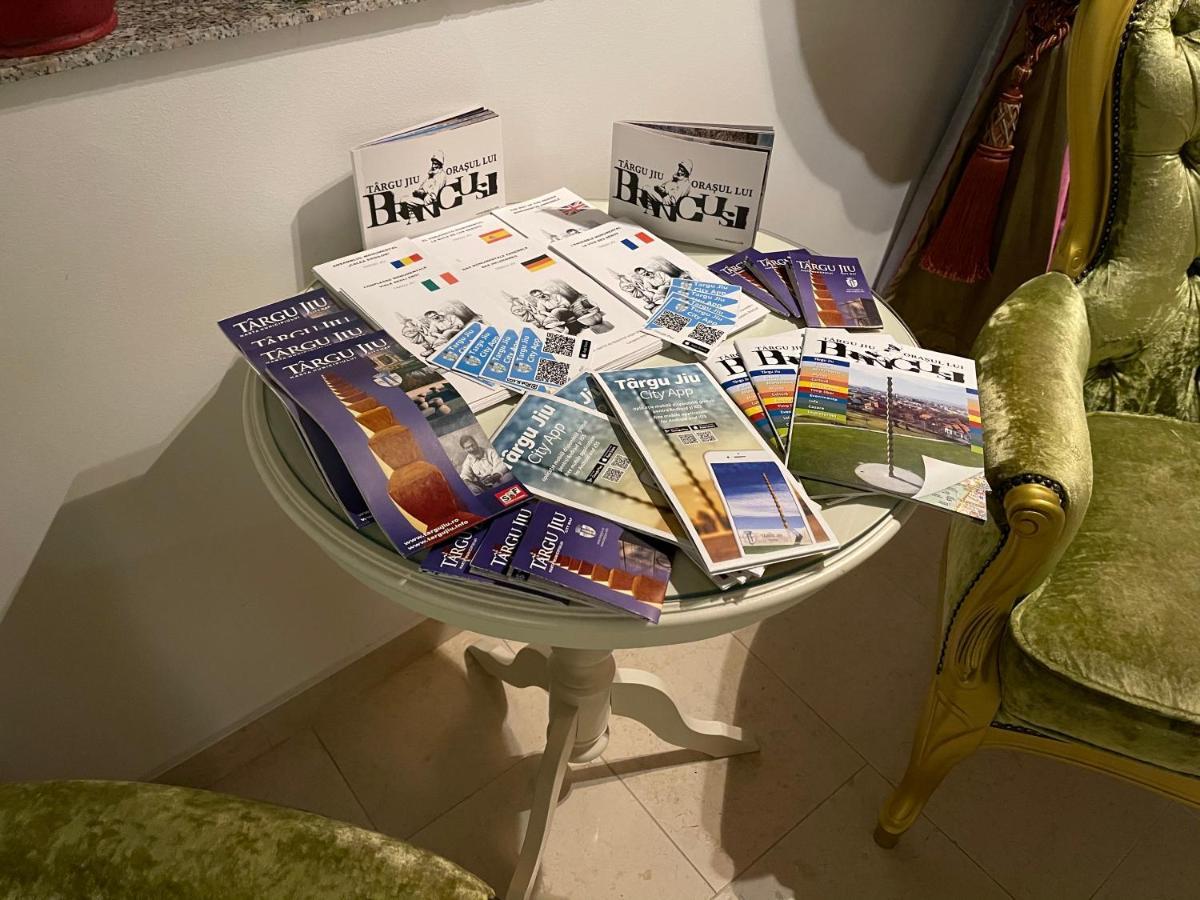 Hotel Goya Collection ทาร์กู จิอู ภายนอก รูปภาพ