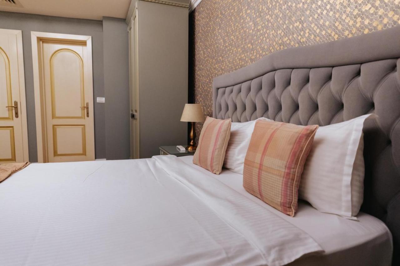 Hotel Goya Collection ทาร์กู จิอู ภายนอก รูปภาพ