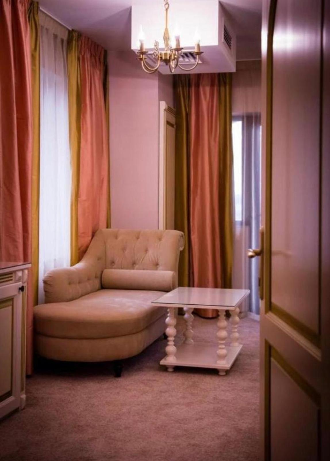 Hotel Goya Collection ทาร์กู จิอู ภายนอก รูปภาพ