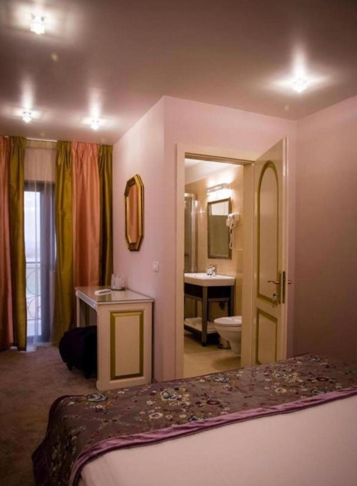 Hotel Goya Collection ทาร์กู จิอู ภายนอก รูปภาพ
