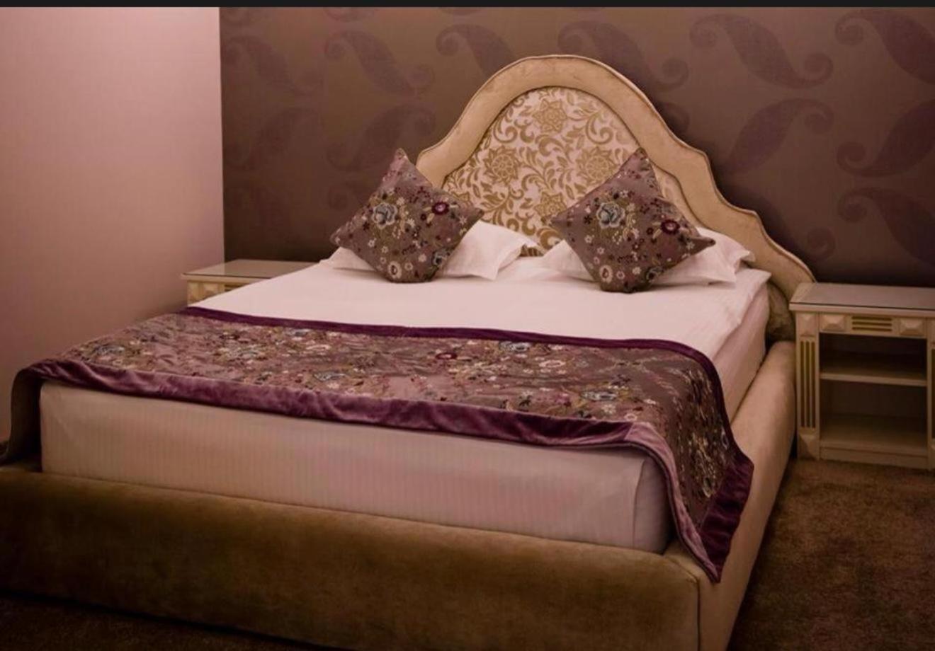 Hotel Goya Collection ทาร์กู จิอู ภายนอก รูปภาพ