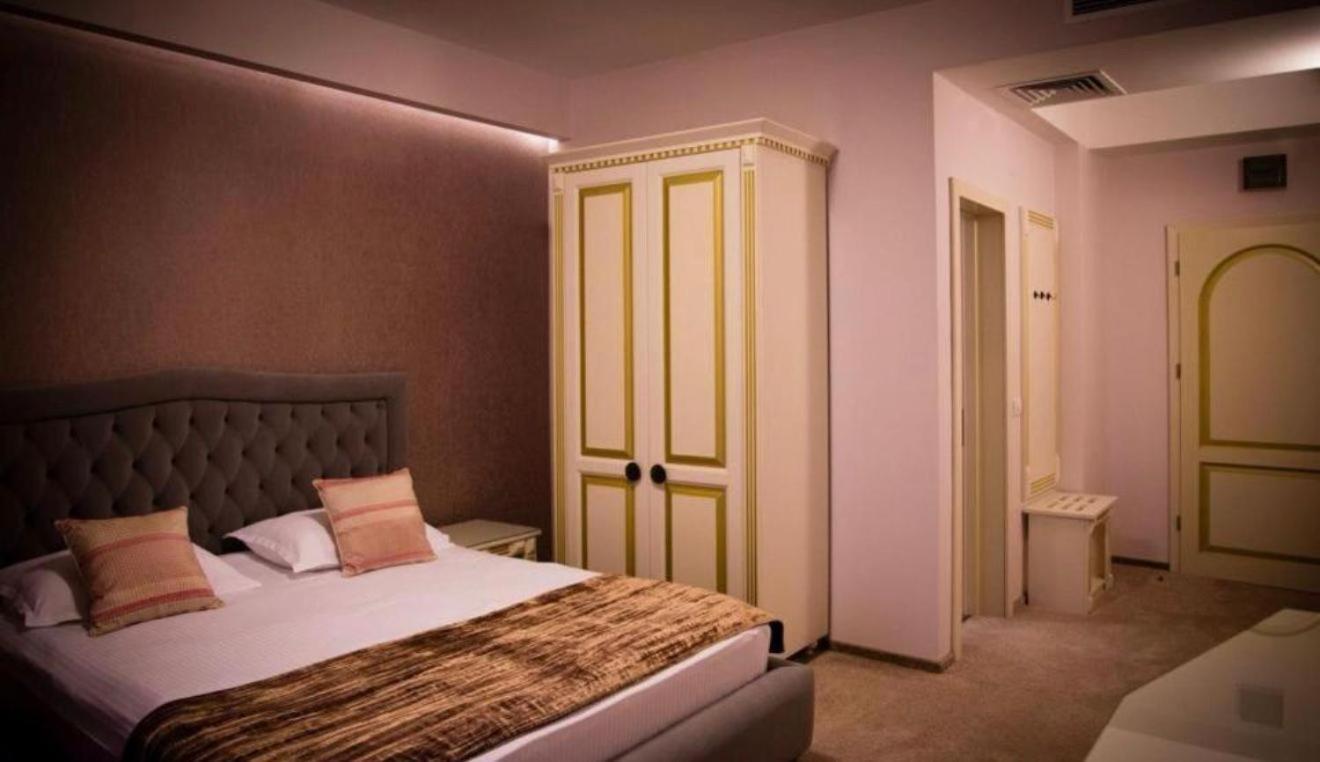 Hotel Goya Collection ทาร์กู จิอู ภายนอก รูปภาพ