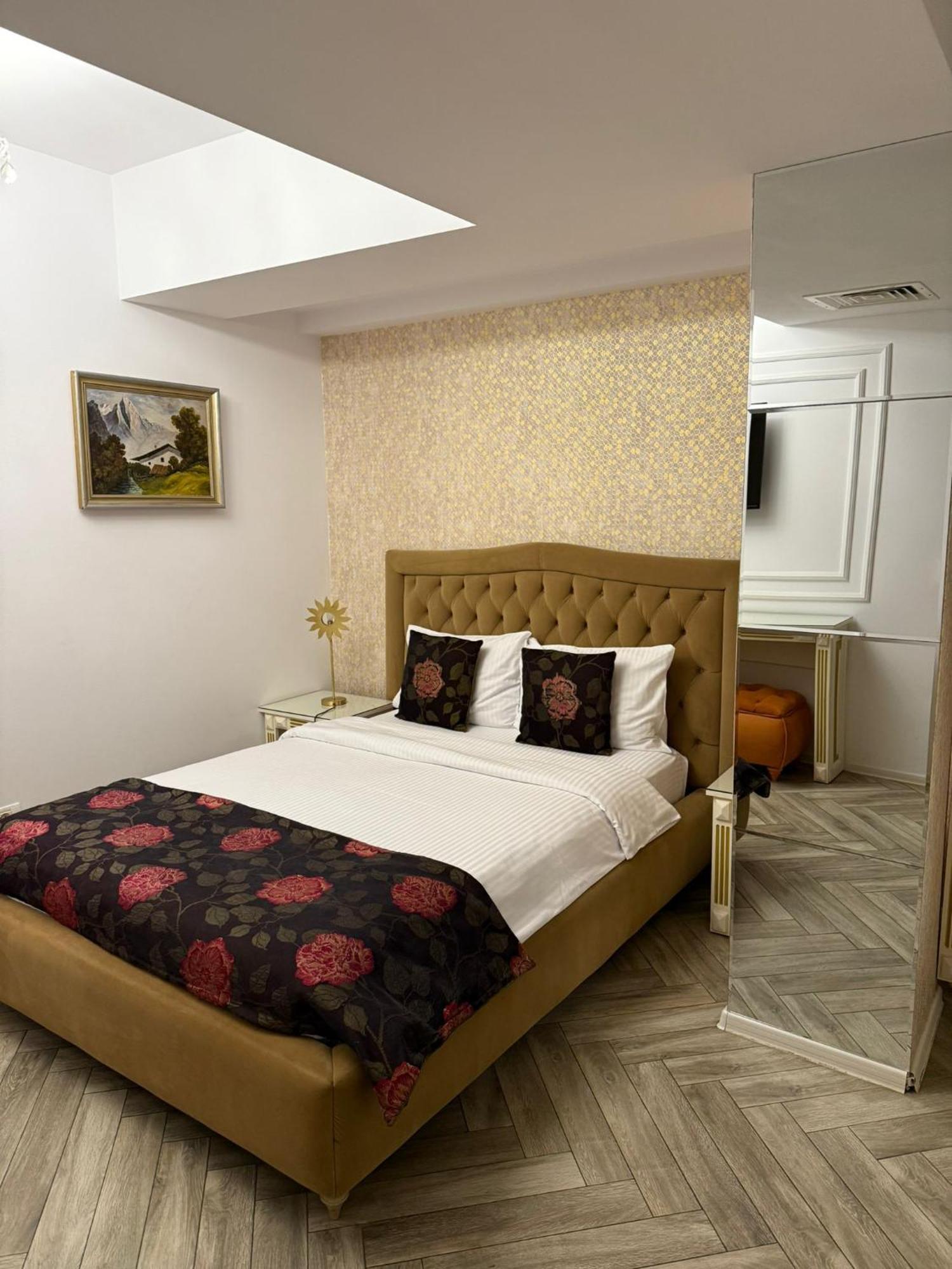Hotel Goya Collection ทาร์กู จิอู ภายนอก รูปภาพ
