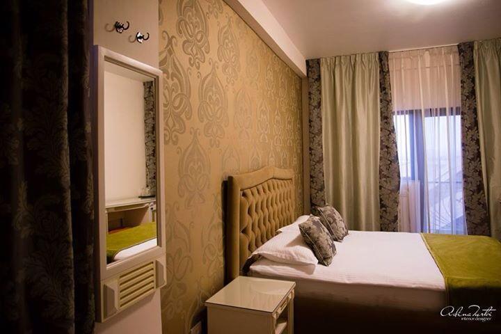 Hotel Goya Collection ทาร์กู จิอู ภายนอก รูปภาพ