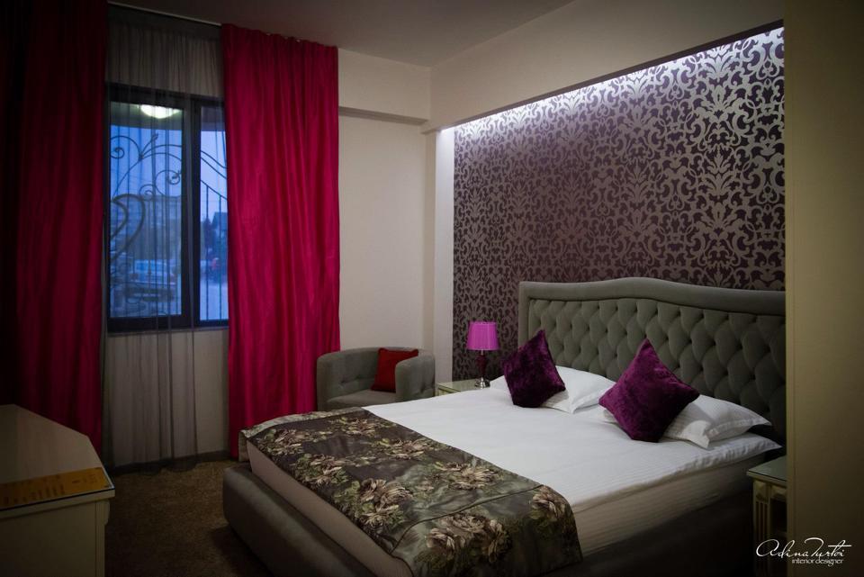 Hotel Goya Collection ทาร์กู จิอู ภายนอก รูปภาพ