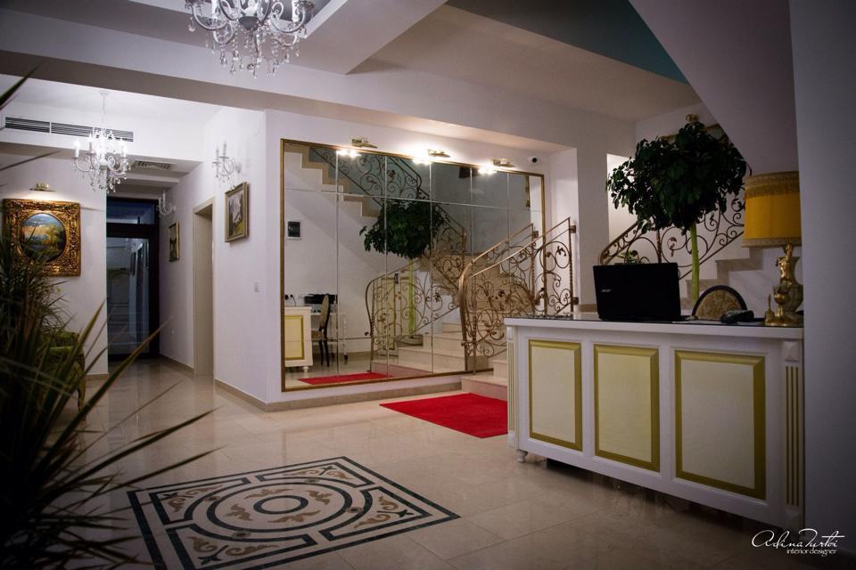 Hotel Goya Collection ทาร์กู จิอู ภายนอก รูปภาพ